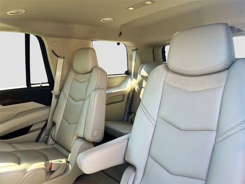 Used 2020 Cadillac Escalade Luxury image 26