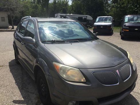 Used 2006 Pontiac Vibe w/ Sport Package FWD image 4
