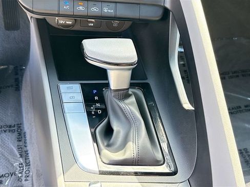 Certified 2024 Hyundai Elantra SE image 16
