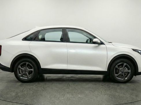 Used 2025 Kia K4 LXS image 11