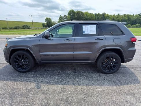 Used 2018 Jeep Grand Cherokee Altitude AWD/4WD image 19