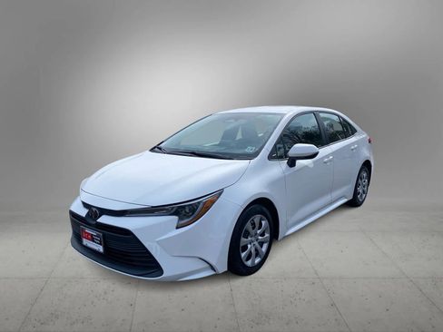 Certified 2023 Toyota Corolla LE image 1