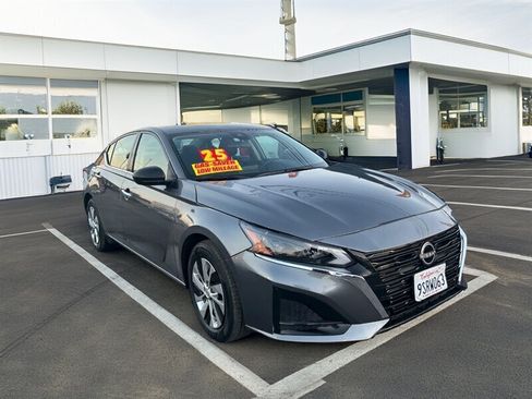 Used 2025 Nissan Altima 2.5 S FWD image 33