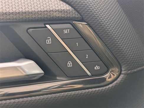 Used 2024 Chevrolet Silverado 2500 ZR2 w/ Technology Package image 11