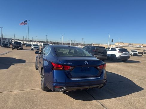 Certified 2021 Nissan Altima 2.5 SR w/ SR Premium Package image 8