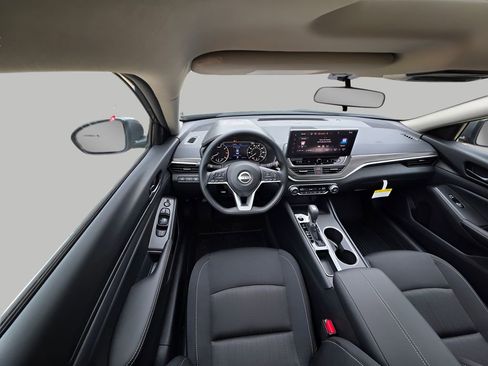 New 2026 Nissan Altima 2.5 SV FWD image 11