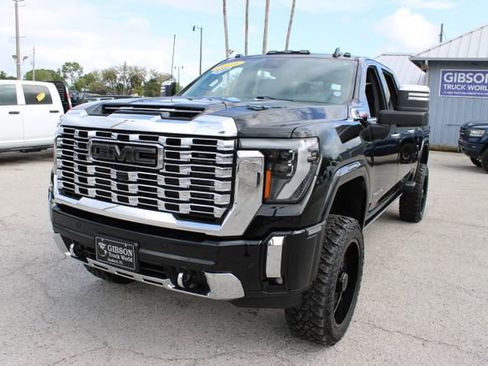 Used 2024 GMC Sierra 2500 Denali w/ Denali Reserve Package AWD/4WD image 3