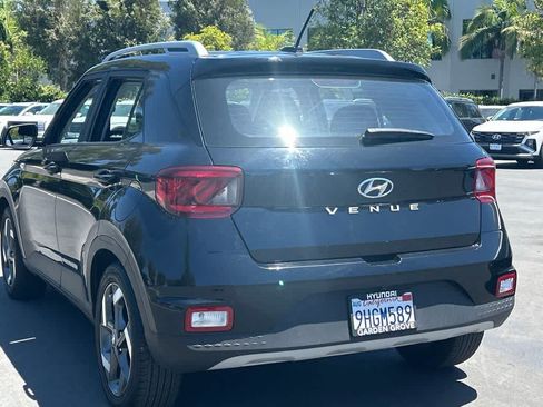 Used 2023 Hyundai Venue SEL w/ Cargo Package FWD image 2