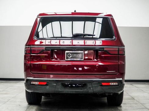 Used 2024 Jeep Wagoneer L Series II w/ Flexible Seating Group AWD/4WD image 11