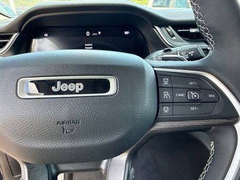 Used 2023 Jeep Grand Cherokee L Limited AWD/4WD image 40