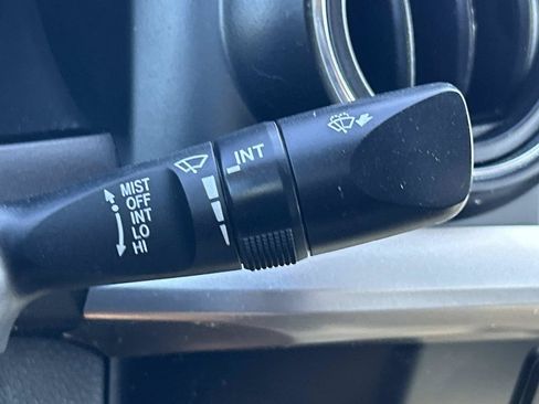 Used 2020 Toyota Tacoma SR5 RWD image 30