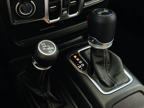 Used 2026 Jeep Wrangler Unlimited Sahara AWD/4WD image 29