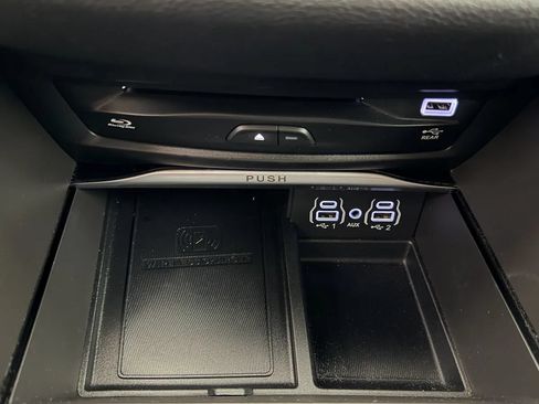 Used 2021 Chrysler Pacifica Limited w/ Uconnect Theater Family Group FWD image 28