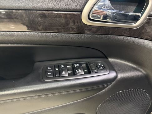 Used 2012 Jeep Grand Cherokee Laredo w/ Laredo E Group image 26