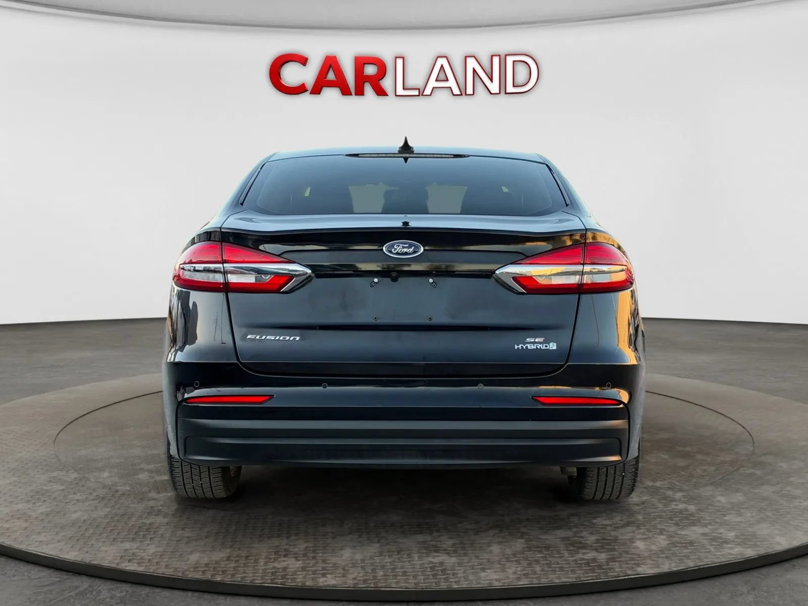 Used 2019 Ford Fusion SE FWD image 3