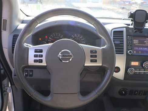 Used 2020 Nissan Frontier SV image 15