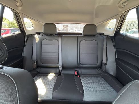 Used 2025 Chevrolet Trax LT w/ LT Convenience Package FWD image 37