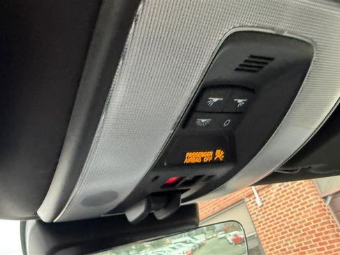 Used 2016 Volvo S60 T5 R-Design image 32