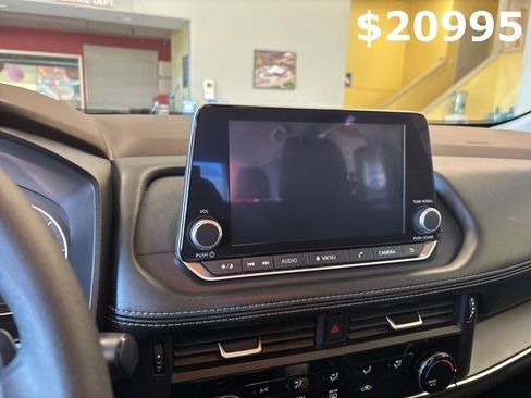 Used 2023 Nissan Rogue S image 12