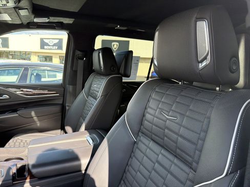 Used 2022 Cadillac Escalade ESV Premium Luxury Platinum image 11