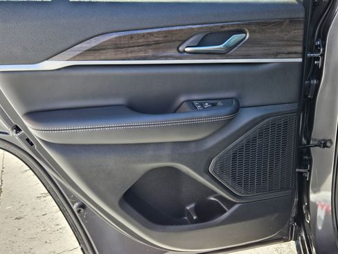 New 2026 Jeep Grand Cherokee Altitude image 21