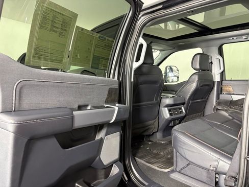 Used 2024 Ford F250 Lariat w/ Lariat Ultimate Package AWD/4WD image 27