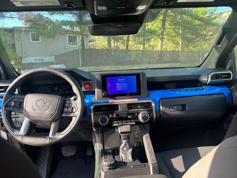 Used 2025 Toyota Tacoma TRD Off-Road image 31