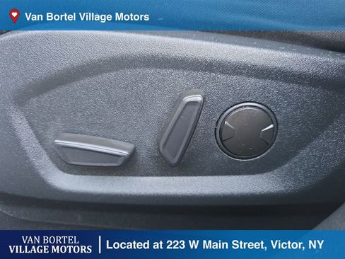 Used 2020 Ford Edge SE image 12