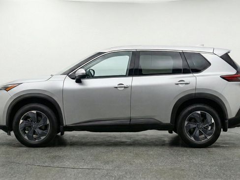 Used 2025 Nissan Rogue SV AWD/4WD image 5