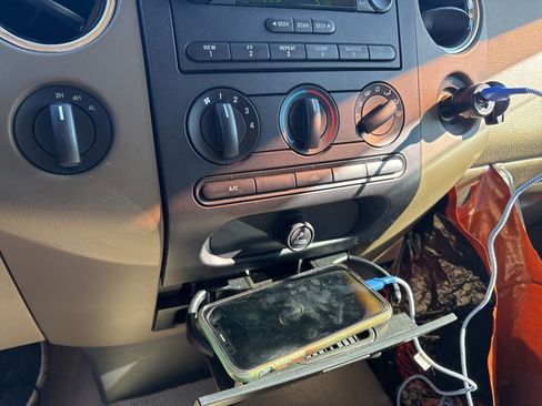 Used 2006 Ford F150 XLT image 23