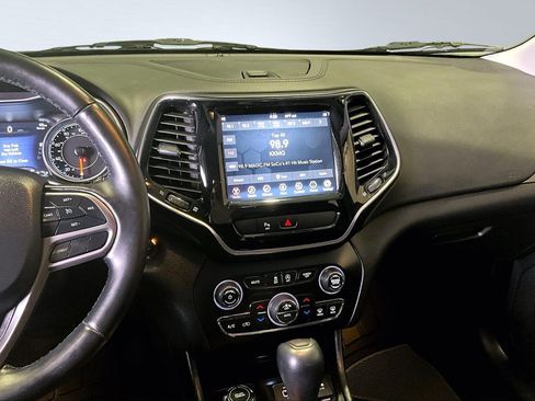 Used 2019 Jeep Cherokee Limited image 9