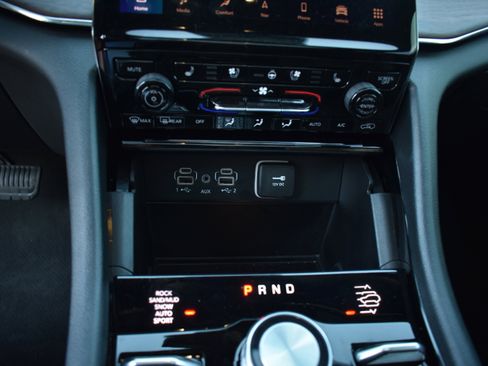 Used 2025 Jeep Grand Cherokee Summit image 21