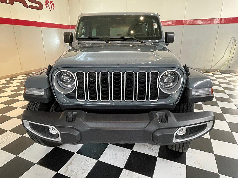 Used 2026 Jeep Wrangler Unlimited Sahara AWD/4WD image 2