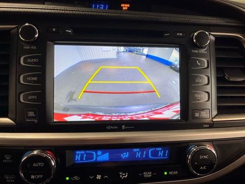 Used 2015 Toyota Highlander Limited image 28