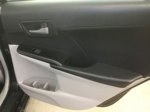 Used 2012 Toyota Camry LE image 10