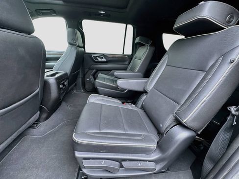 Used 2023 Chevrolet Suburban Premier AWD/4WD image 28