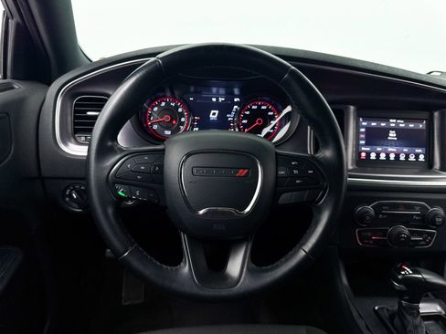 Used 2018 Dodge Charger SXT w/ Blacktop Package RWD image 6