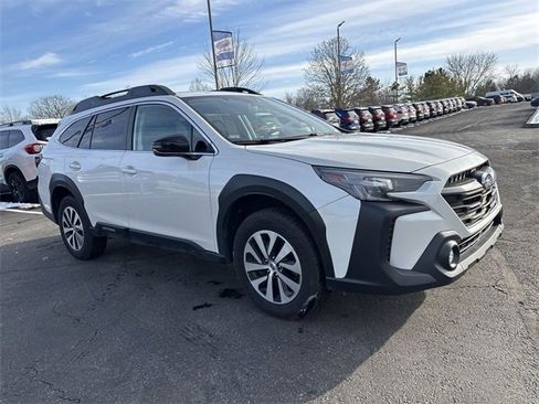 Used 2023 Subaru Outback Premium image 13