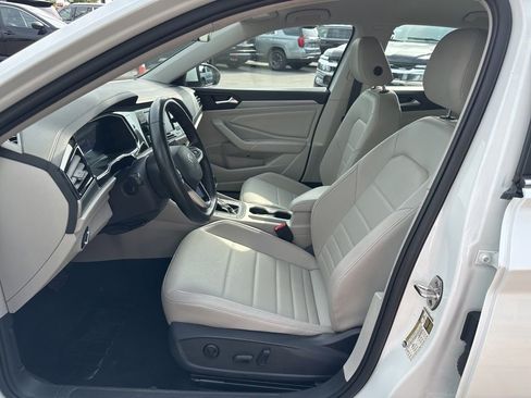 Used 2023 Volkswagen Jetta SE FWD image 10
