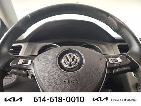 Used 2016 Volkswagen Golf S image 22