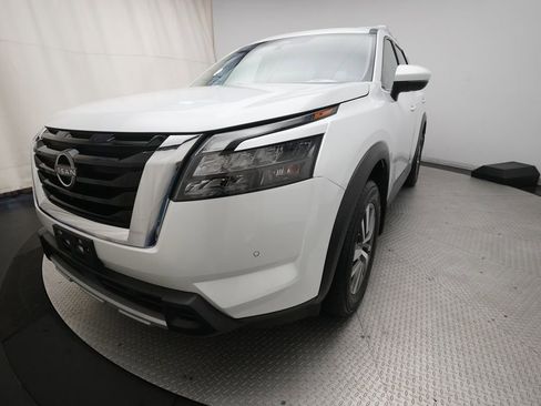 Certified 2025 Nissan Pathfinder SL AWD/4WD image 11
