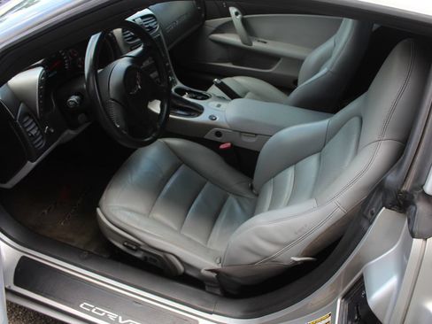 Used 2005 Chevrolet Corvette Coupe w/ Preferred Equipment Group RWD image 21