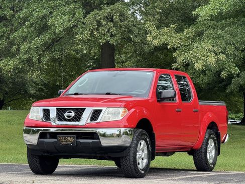 Used 2011 Nissan Frontier SV AWD/4WD image 3