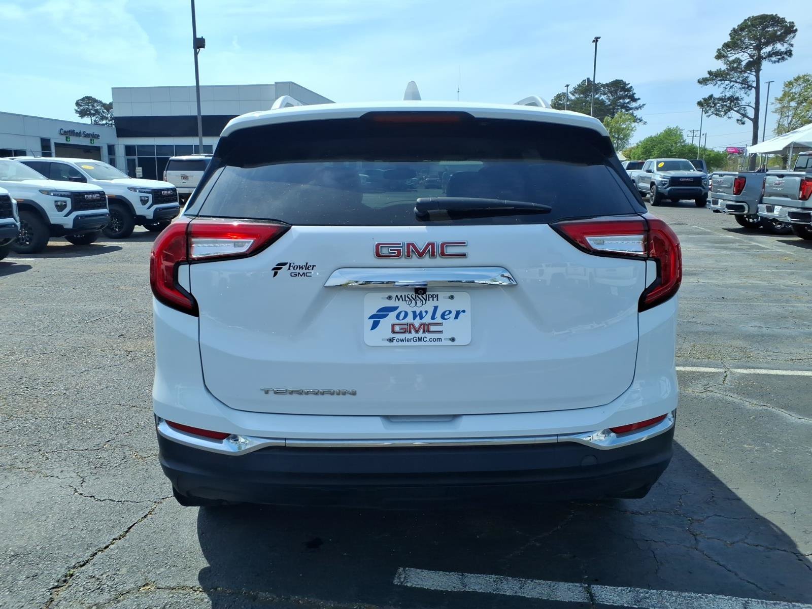 Used 2023 GMC Terrain SLT FWD image 4
