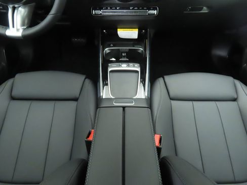 New 2026 Mercedes-Benz GLB 250 image 16