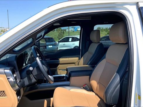 Used 2023 Ford F350 Lariat w/ Lariat Ultimate Package AWD/4WD image 9
