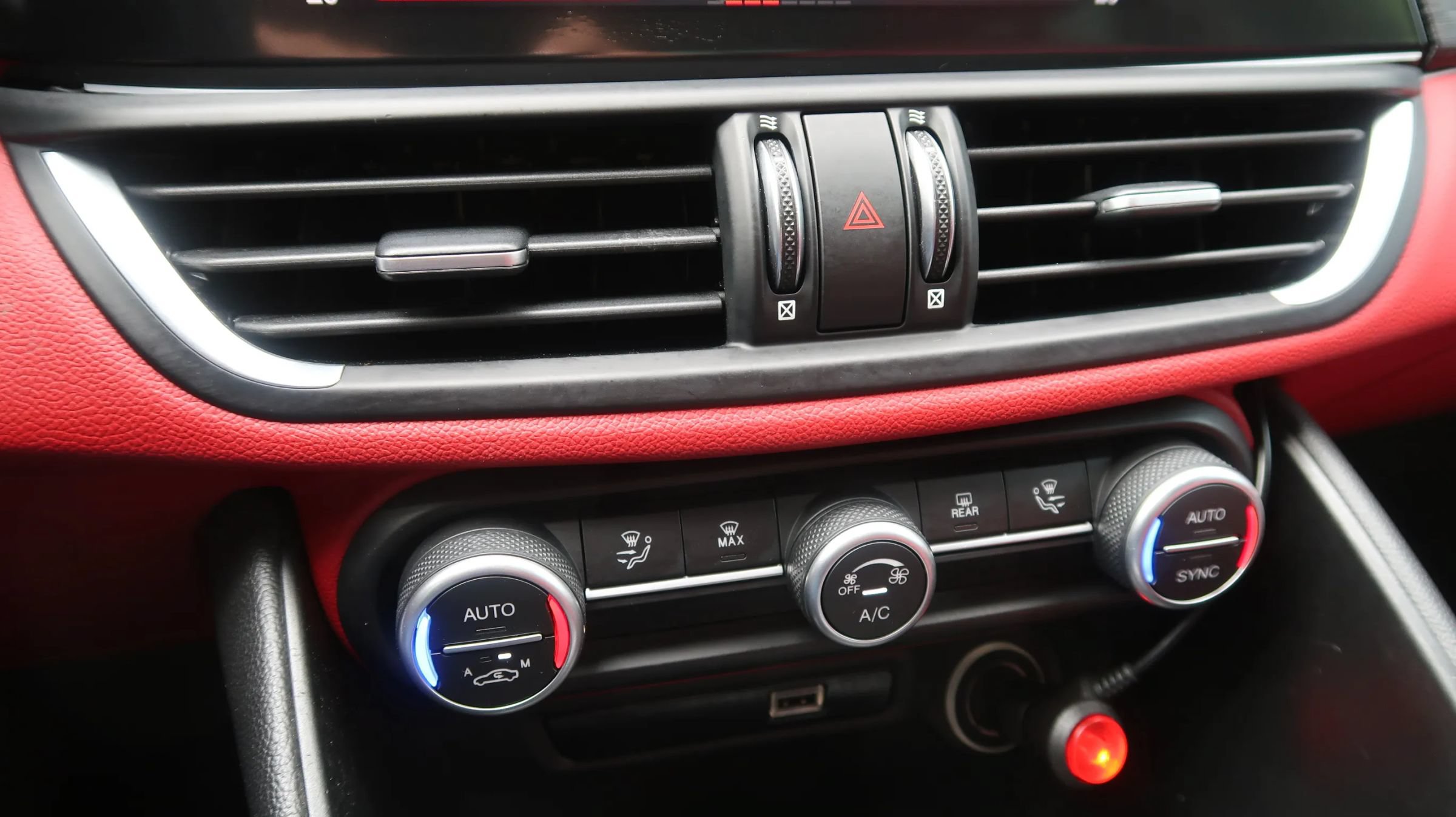 Used 2020 Alfa Romeo Giulia RWD image 33