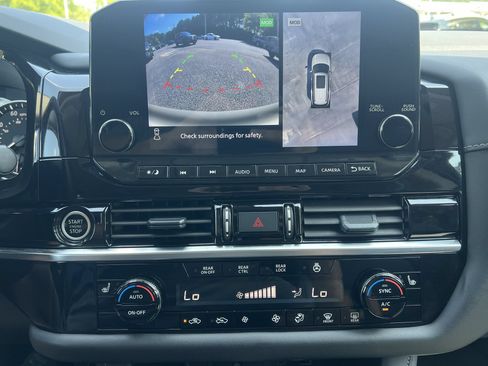 Used 2024 Nissan Pathfinder SL AWD/4WD image 5
