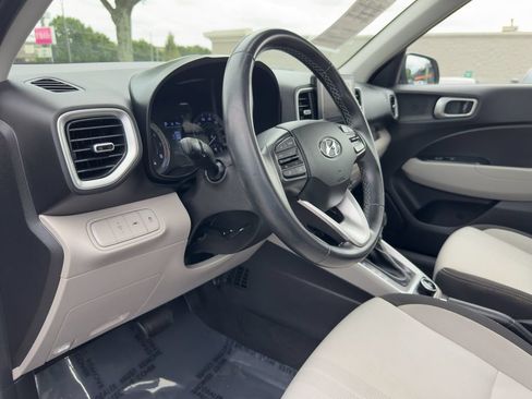 Used 2020 Hyundai Venue SEL w/ Convenience + Premium Package FWD image 22