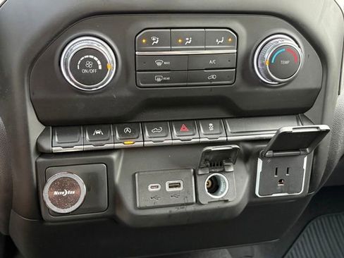 Used 2022 Chevrolet Silverado 1500 Custom image 14